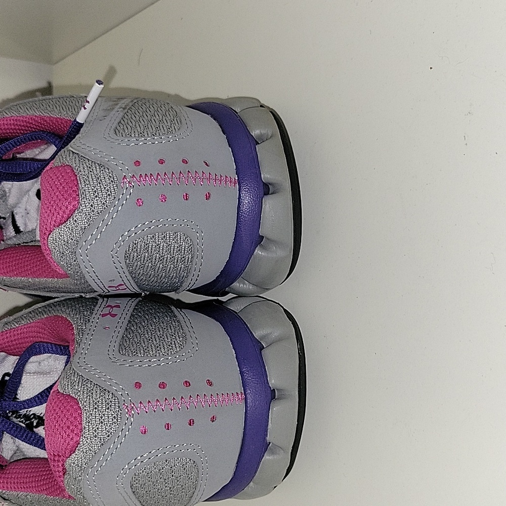 Sneaker - Picture 2 of 4